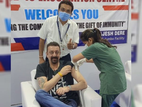 संजय दत्त ने लगवाया कोरोना वैक्‍सीन का पहला डोज, फोटो शेयर कर डॉक्‍टर्स की टीम को दी बधाई