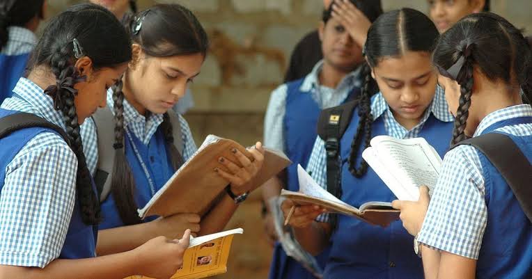 बड़ी खबर : राज्य सरकार ने 8वीं से 12वीं तक की सभी परीक्षाएं की रद्द, कक्षा 8 से 11वीं के सभी विद्यार्थी होंगे अगली कक्षा में प्रमोट