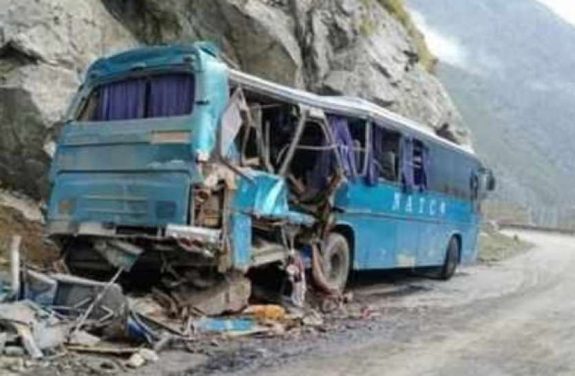 पाकिस्तान: चीनी नागरिकों से भरी बस में धमाका, कम से कम 10 लोगों की मौत