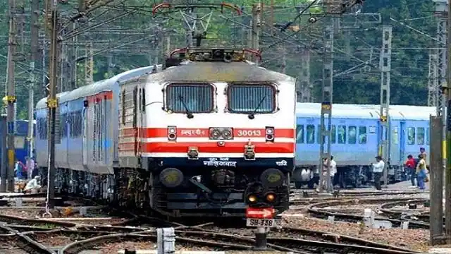 18 रेलसेवाओं के विभिन्न स्टेशनों पर ठहराव के समय में बढोतरी