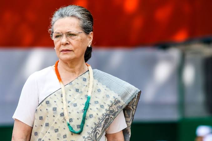 कांग्रेस अध्यक्ष सोनिया गांधी अस्पताल में भर्ती,डॉक्टरों की निगरानी में चल रहा इलाज