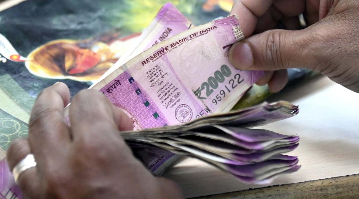₹2000 का नोट आज नहीं बदला तो रद्दी: बदलने के लिए बढ़ सकती है डेडलाइन:RBI अक्टूबर के आखिरी तक बढ़ा सकता है, पहले 30 सितंबर थी समय-सीमा