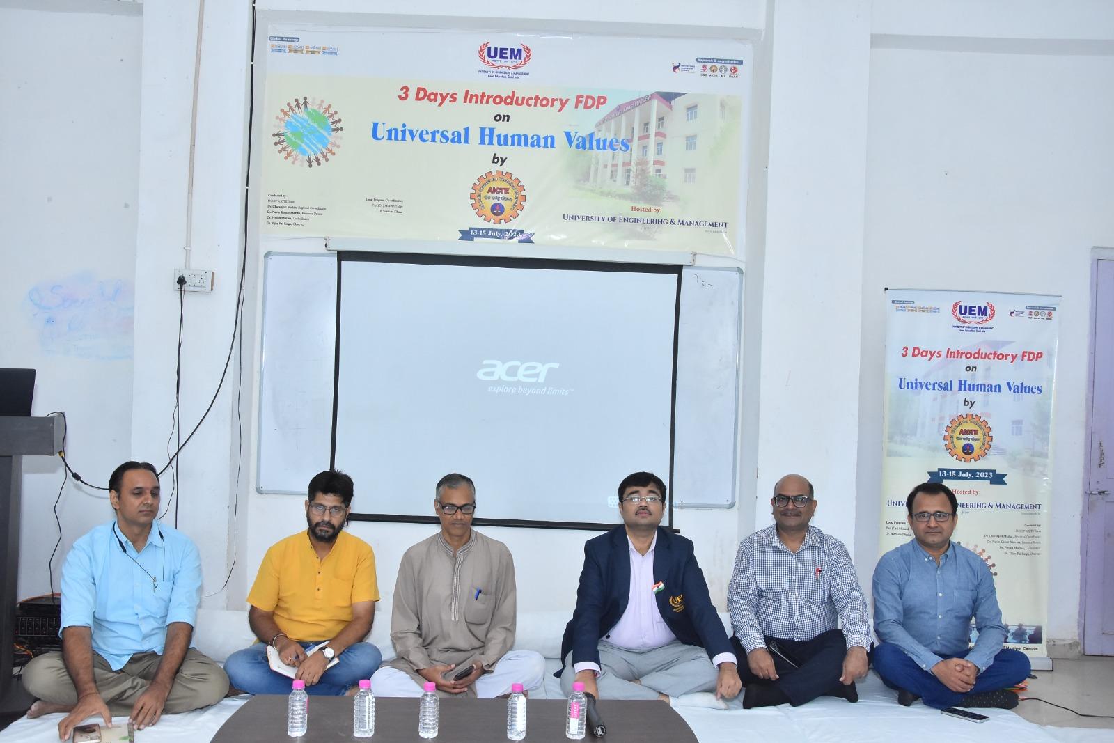 एआईसीटीई ने यू.ई.एम, जयपुर में सार्वभौमिक मानवीय मूल्यों पर 3 दिवसीय संकाय विकास कार्यक्रम का किया आयोजन