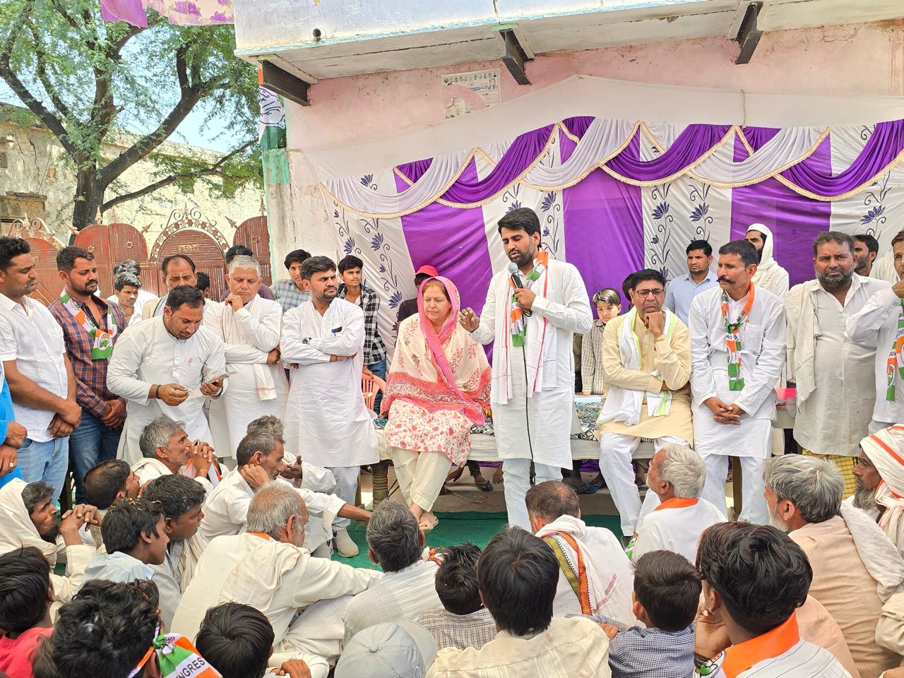 कांग्रेस पार्टी के प्रत्याशी ललित यादव ने आज रामगढ़ विधानसभा क्षेत्र के विभिन्न गांव का दौरा कर जन समर्थन जुटाया
