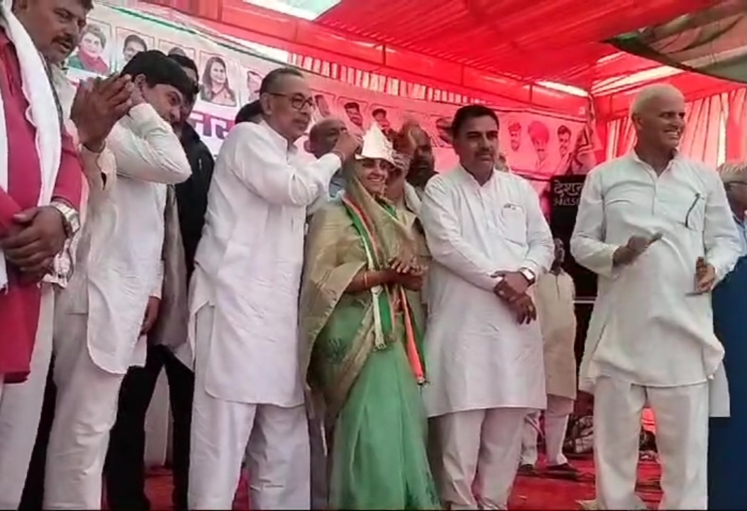 विश्वेंद्र सिंह ने कठूमर में कांग्रेस प्रत्याशी संजना जाटव के समर्थन में जनसभा को संबोधित किया