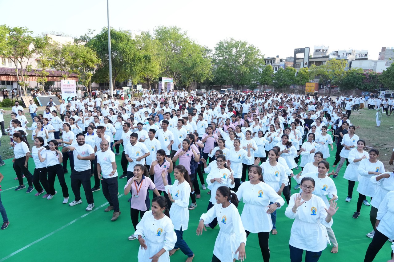 राष्ट्रीय आयुर्वेद संस्थान जयपुर में अंतर्राष्ट्रीय योग दिवस के अवसर पर योग नृत्य और योग चेतना रैली